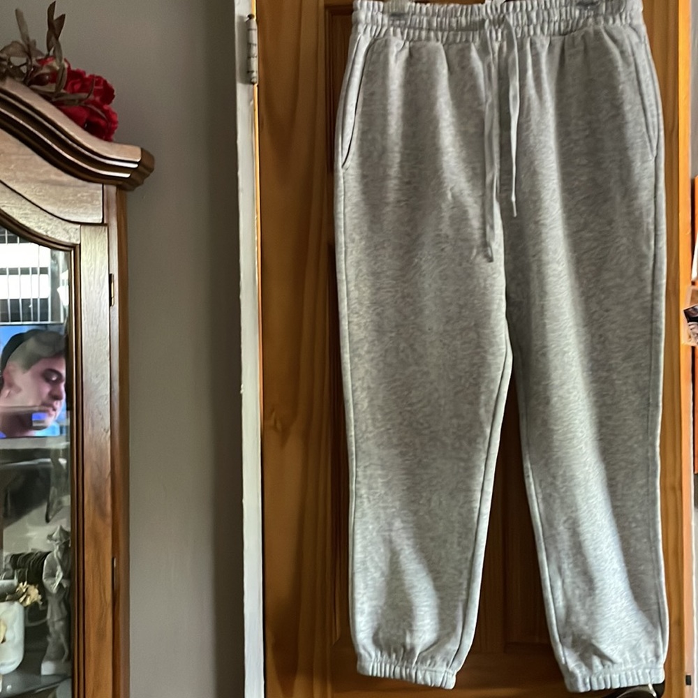 Fabletics sweatpants - Picture 2 of 4